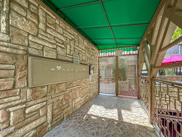 16030 Moorpark Street, Encino CA: https://media.crmls.org/mediaz/d89e3f29-272b-497f-b433-1efe4b7763df.jpg