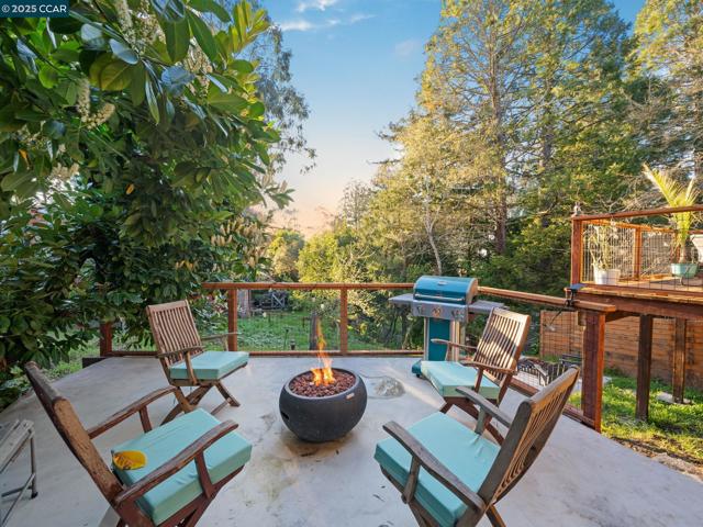 230 Fairlawn Dr, Berkeley CA: https://media.crmls.org/mediaz/d89e4e48-787d-4318-a818-90360db100ab.jpg
