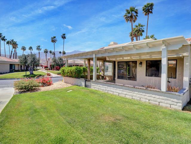 35738 Calle Montigo, Cathedral City CA: https://media.crmls.org/mediaz/d89f2605-e51d-4a4c-8a14-c0702f9d7793.jpg