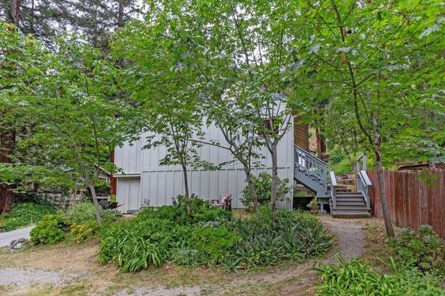 19140 Laurel Drive, Los Gatos CA: https://media.crmls.org/mediaz/d89f40f8-25d3-4833-88e5-2da9db0957a2.jpg