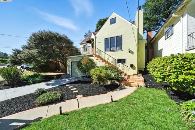 3357 Jordan Rd, Oakland CA: https://media.crmls.org/mediaz/d89f6e0c-e756-4eaa-9bb3-367d6102feb8.jpg