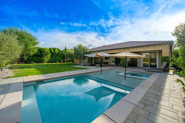 48864 Pear Street, Indio CA: https://media.crmls.org/mediaz/d8a01c7f-4a8f-4da7-9c7f-dd7af53d2b07.jpg