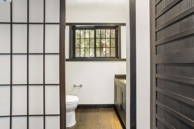 3 Abbott Way, Piedmont CA: https://media.crmls.org/mediaz/d8a02071-2267-41df-831e-4a65505dced1.jpg