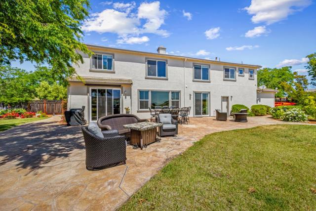 531 Via Vaquero Sur, San Juan Bautista CA: https://media.crmls.org/mediaz/d8a0297e-a3bd-4a87-a196-9898180f1f58.jpg