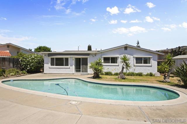 13514 Avenida Del Charro, El Cajon CA: https://media.crmls.org/mediaz/d8a08631-d3c1-4d0b-a18c-8b0d90d69dcb.jpg