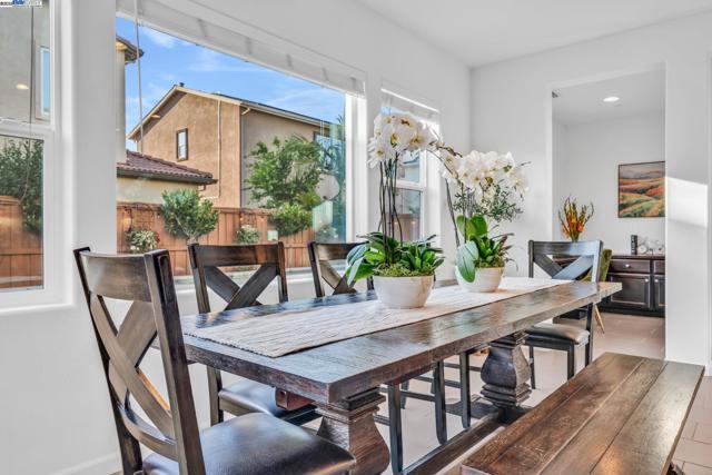2305 Augusta Ave, Tracy CA: https://media.crmls.org/mediaz/d8a0b948-09a9-458e-9897-a5581aa06ea9.jpg