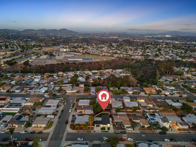 3161 Skipper St, San Diego CA: https://media.crmls.org/mediaz/d8a11354-dd98-4d88-82fb-79a1346062f8.jpg