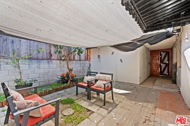 11710 Hartsook Street, Valley Village CA: https://media.crmls.org/mediaz/d8a13fef-f51e-4b28-a704-d53c6f9ee816.jpg