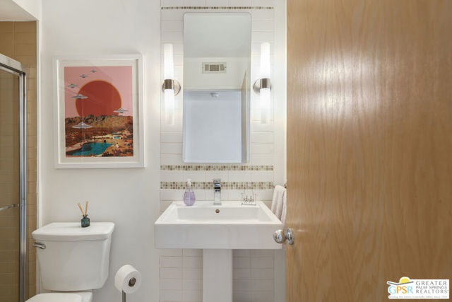 475 Village Square, Palm Springs CA: https://media.crmls.org/mediaz/d8a14cf6-8046-4c95-be45-20fc9ffe66e1.jpg