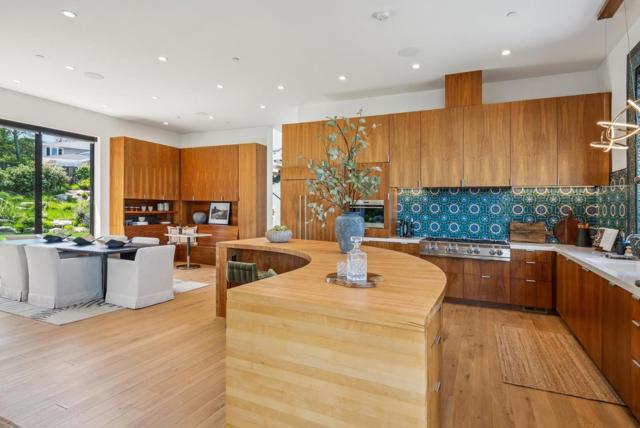 855 Darrell Road, Hillsborough CA: https://media.crmls.org/mediaz/d8a18239-19cb-4197-9395-c74ed08f099d.jpg