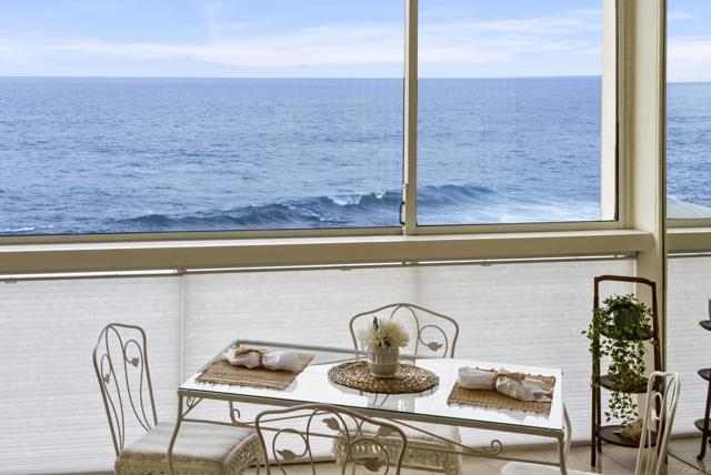 939 Coast Boulevard, La Jolla CA: https://media.crmls.org/mediaz/d8a1b002-cc58-46a9-9d60-ec2c383f42e1.jpg