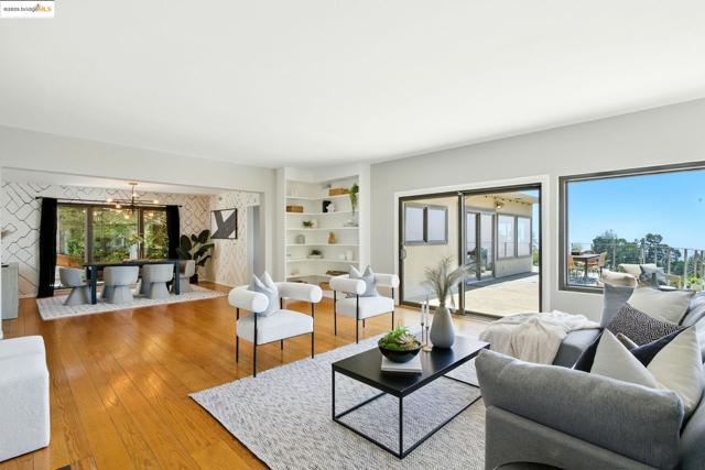 25 Holyrood Manor, Oakland CA: https://media.crmls.org/mediaz/d8a1c9cf-2b74-4c46-8f2a-ab11fa7cf418.jpg