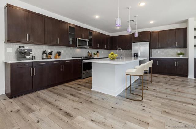 9008 Trailridge Ave, Santee CA: https://media.crmls.org/mediaz/d8a1cb13-12c9-4ad1-8098-a70f392b672b.jpg