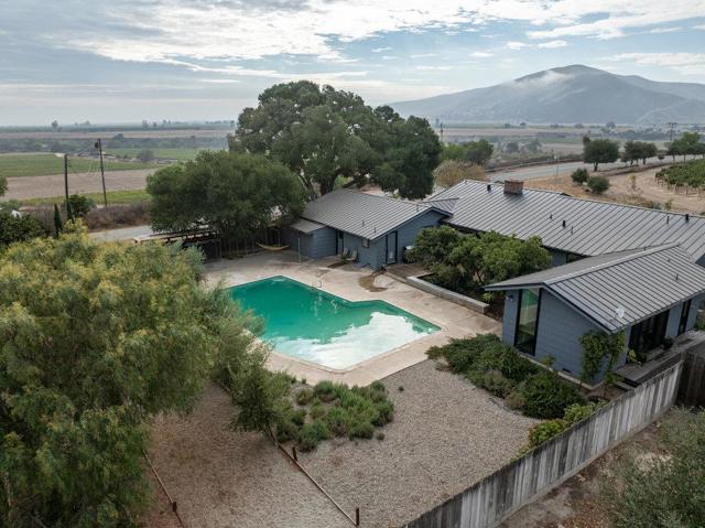 43002 Arroyo Seco Road, Soledad CA: https://media.crmls.org/mediaz/d8a1e6b8-e56c-4a03-9c38-cb925b7c42d6.jpg