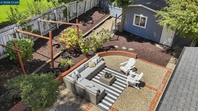 3475 Springhill Rd, Lafayette CA: https://media.crmls.org/mediaz/d8a23cf6-d110-4be9-a6d3-374f82b7df2a.jpg