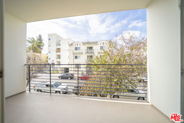 3061 W 12th Place, Los Angeles CA: https://media.crmls.org/mediaz/d8a23f3d-0ceb-41ab-baf8-9e49976ce462.jpg