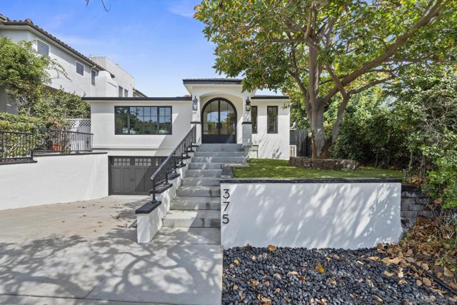 375 E Avenue, Coronado CA: https://media.crmls.org/mediaz/d8a245a4-ce72-4cba-a6b3-30fef21bbbac.jpg