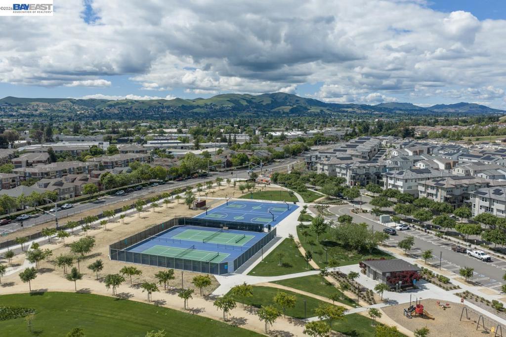 https://media.crmls.org/mediaz/d8a38304-5c9c-4309-bbe9-a28cfe43d0af.jpg?preset=X-Large