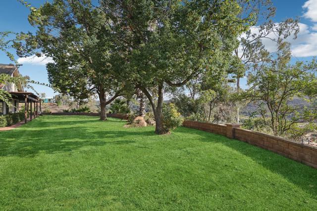 26086 Bear Valley Heights Road, Escondido CA: https://media.crmls.org/mediaz/d8a3ca41-e5fc-4251-9995-17e07faea299.jpg