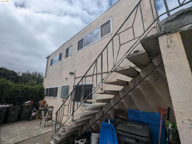 1818 Rosedale Avenue, Oakland CA: https://media.crmls.org/mediaz/d8a482f7-919a-4dcb-b74c-50c687652a6c.jpg