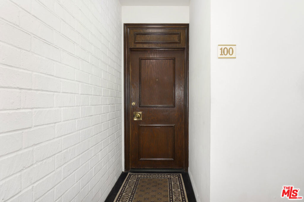 https://media.crmls.org/mediaz/d8a58fd3-e70b-47ca-97d6-d5d10fecf834.jpg?preset=X-Large
