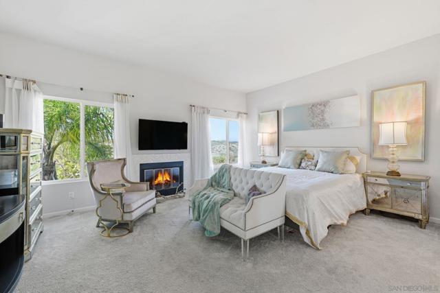 3626 Lorimer Ln, Encinitas CA: https://media.crmls.org/mediaz/d8a591c5-c725-4147-b368-212a578c8acc.jpg