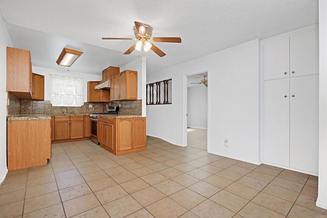 Detail Gallery Image 7 of 27 For 610 Cathy Ct, Escondido,  CA 92026 - 3 Beds | 2 Baths