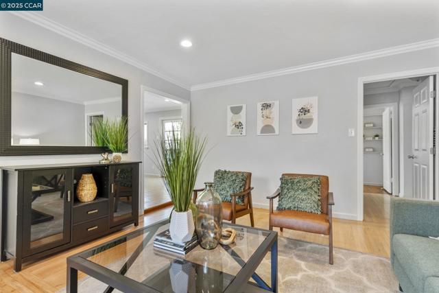 3348 Betty Ln, Lafayette CA: https://media.crmls.org/mediaz/d8a685cd-d6a3-4a91-8047-75aeb0595ff9.jpg