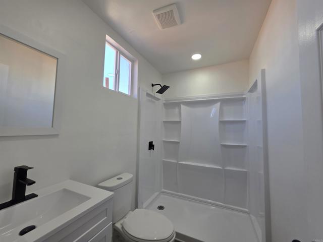 Detail Gallery Image 12 of 23 For 2040 Earl St #B,  San Diego,  CA 92113 - 2 Beds | 1 Baths