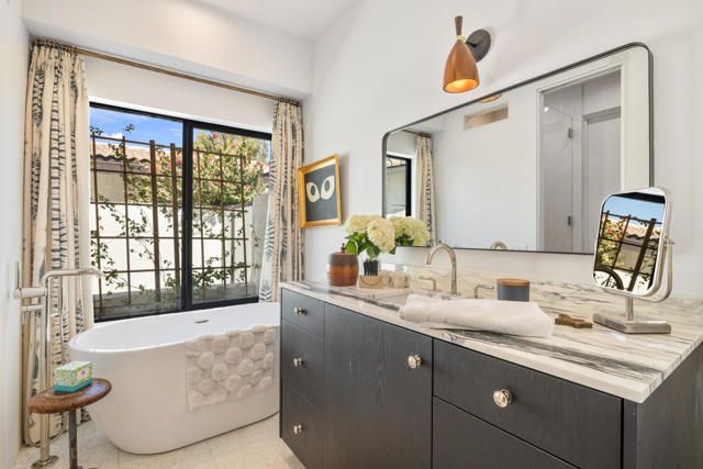 75465 Montecito Drive, Indian Wells CA: https://media.crmls.org/mediaz/d8a810f5-a732-4fb3-b6ca-447a0471699e.jpg