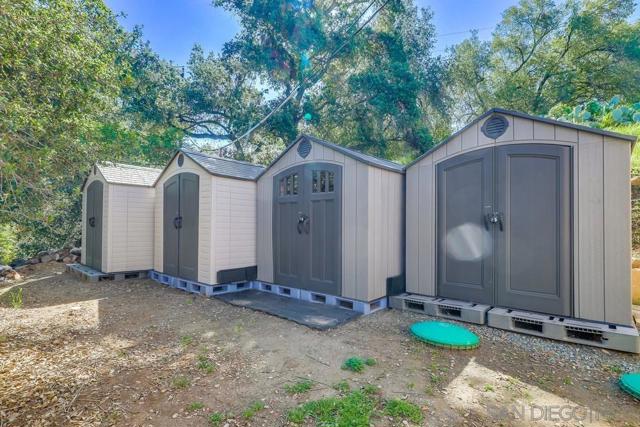 1511 Alpine Terrace Rd, Alpine CA: https://media.crmls.org/mediaz/d8a865d6-cdf9-44ca-8438-6c0d0a493682.jpg