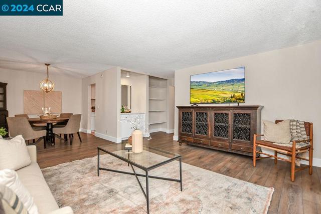490 N Civic Drive, Walnut Creek CA: https://media.crmls.org/mediaz/d8a8c18f-c059-417f-8a87-27b2149310fb.jpg