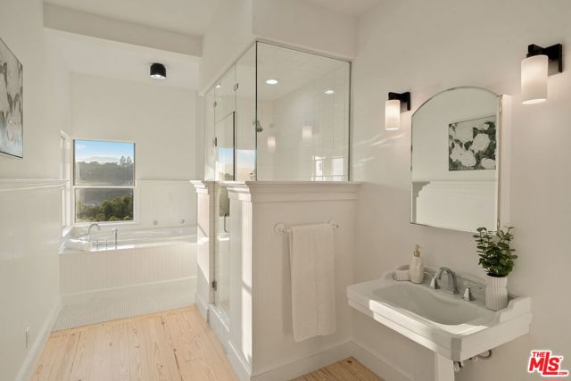 143 Ocean Avenue Ext, Santa Monica CA: https://media.crmls.org/mediaz/d8a91b69-8abe-4350-93fa-7bde3aa93da0.jpg