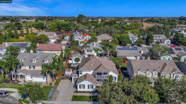 2856 Gardenside Ct, Brentwood CA: https://media.crmls.org/mediaz/d8a9a9ad-4425-476f-bf09-bc404fdc5630.jpg