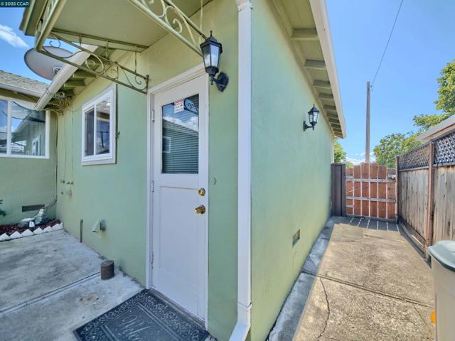848 Linda Vista Street, San Jose CA: https://media.crmls.org/mediaz/d8a9b565-f35b-4e9c-8923-d25cb6145d35.jpg