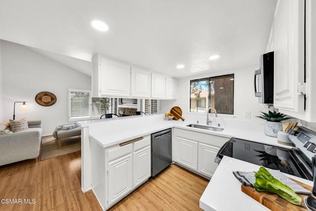 769 Birchpark Circle, Thousand Oaks CA: https://media.crmls.org/mediaz/d8aa106b-9287-40ca-a491-4e8eb97d135d.jpg