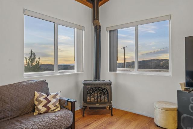 35465 Sunset Lane, Julian CA: https://media.crmls.org/mediaz/d8aa4b08-445f-419a-94d4-ee615d0fd275.jpg