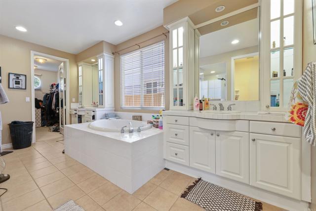 Detail Gallery Image 17 of 34 For 8368 Entreken Way, San Diego,  CA 92129 - 4 Beds | 4 Baths