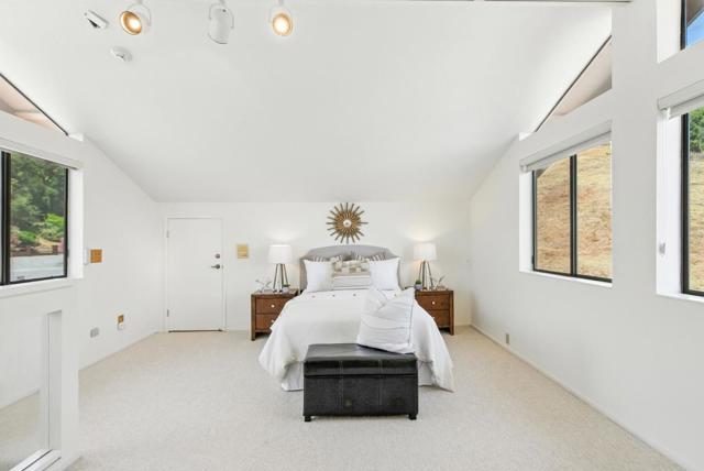 12391 Farr Ranch Court, Saratoga CA: https://media.crmls.org/mediaz/d8aa96f7-a734-4028-89a5-0e2f5cb2e3f3.jpg