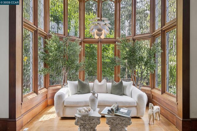 91 Tunnel Rd, Berkeley CA: https://media.crmls.org/mediaz/d8ab5cd3-7a5e-4465-915d-87c5617191b0.jpg