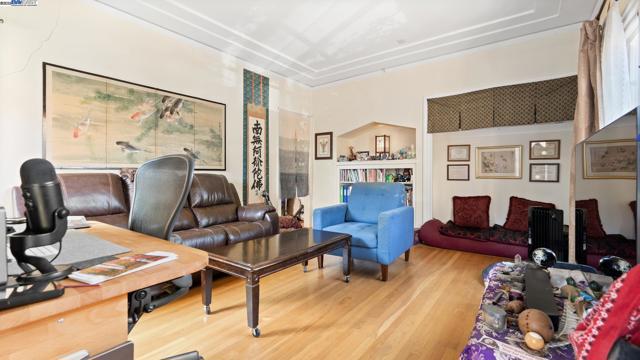 1621 E 38Th St, Oakland CA: https://media.crmls.org/mediaz/d8ab7443-e0e4-4864-a84e-d45ee688bbb3.jpg