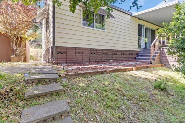 17617 Pond Derosa, Salinas CA: https://media.crmls.org/mediaz/d8aba392-aea0-4e0c-b9ef-0905556e40f5.jpg