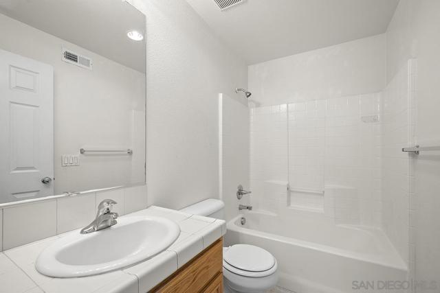 1338 Caminito Fabrizio, Chula Vista CA: https://media.crmls.org/mediaz/d8abf77c-39f1-4c07-b885-f586100bcd65.jpg