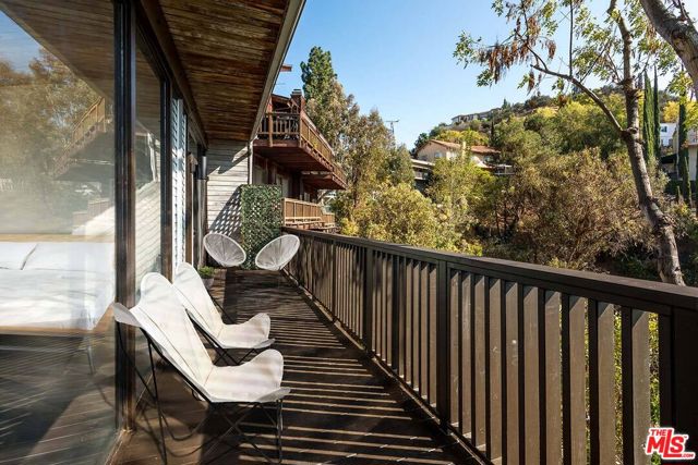 7912 Willow Glen Road, Los Angeles CA: https://media.crmls.org/mediaz/d8ac0b73-a01c-4096-ab06-9ee982e0aeca.jpg
