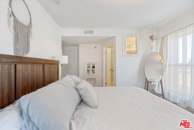 12311 Pacific Avenue, Los Angeles CA: https://media.crmls.org/mediaz/d8ac0fbb-fa68-41d4-9dae-4040704bf130.jpg