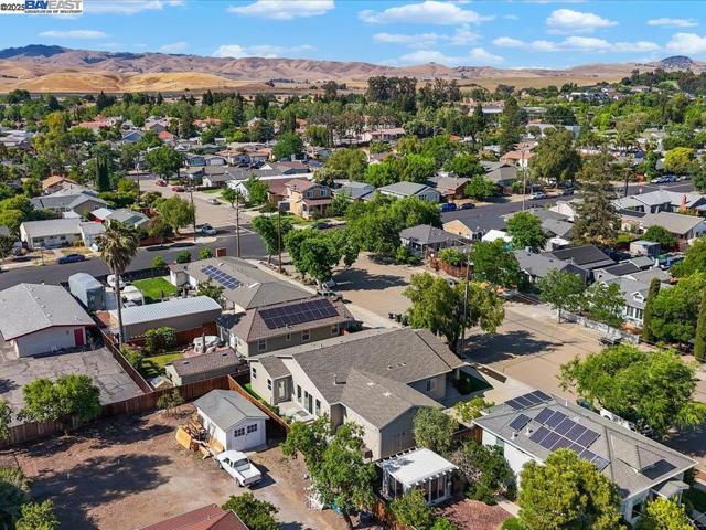 741 N N St, Livermore CA: https://media.crmls.org/mediaz/d8ac7f3a-86f1-49a1-840d-84a99b6d993b.jpg