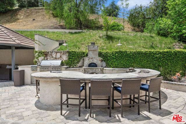204 Bell Canyon Road, Bell Canyon CA: https://media.crmls.org/mediaz/d8adf417-7987-41fe-82c4-08f94917a0a5.jpg