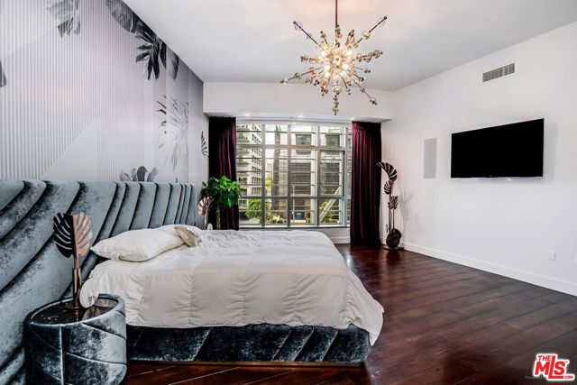 10776 Wilshire Boulevard, 301 photo 14