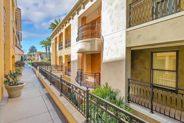 1010 Genter St, La Jolla, California 92037, 3 Bedrooms Bedrooms, ,3 BathroomsBathrooms,Condominium,For Sale,Genter St,250019093SD