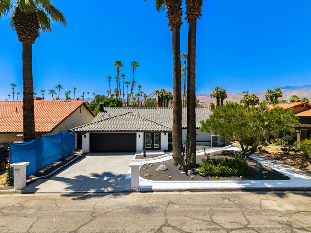 69291 Tamala Avenue, Cathedral City CA: https://media.crmls.org/mediaz/d8aeffb0-cc56-497a-bb22-290693a05ff8.jpg